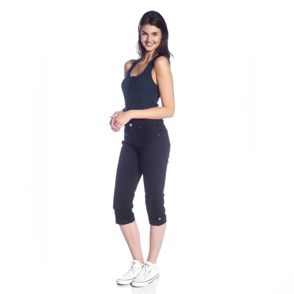 🌟 Stretch Denim Rolled Capri-Black - Picture 1 of 4